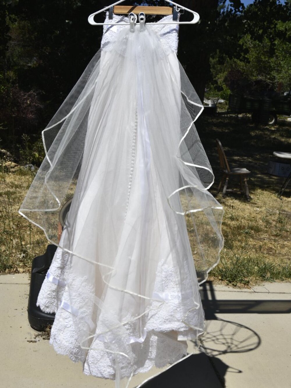 Alvina Valenta Couture Collection Creme & White Strapless Wedding Dress Size 2? - Picture 13 of 15